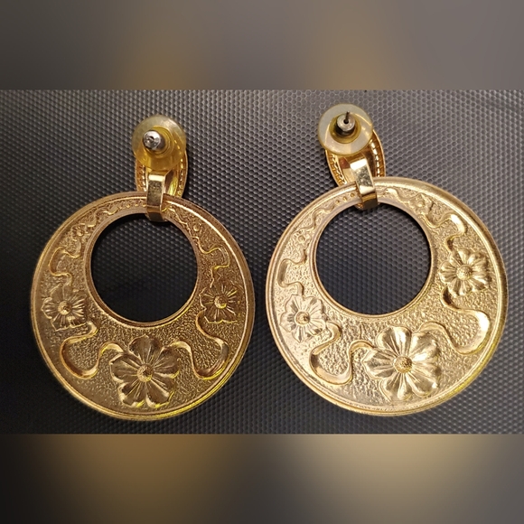 Vintage Pierced Earrings Hoop - Picture 4 of 4